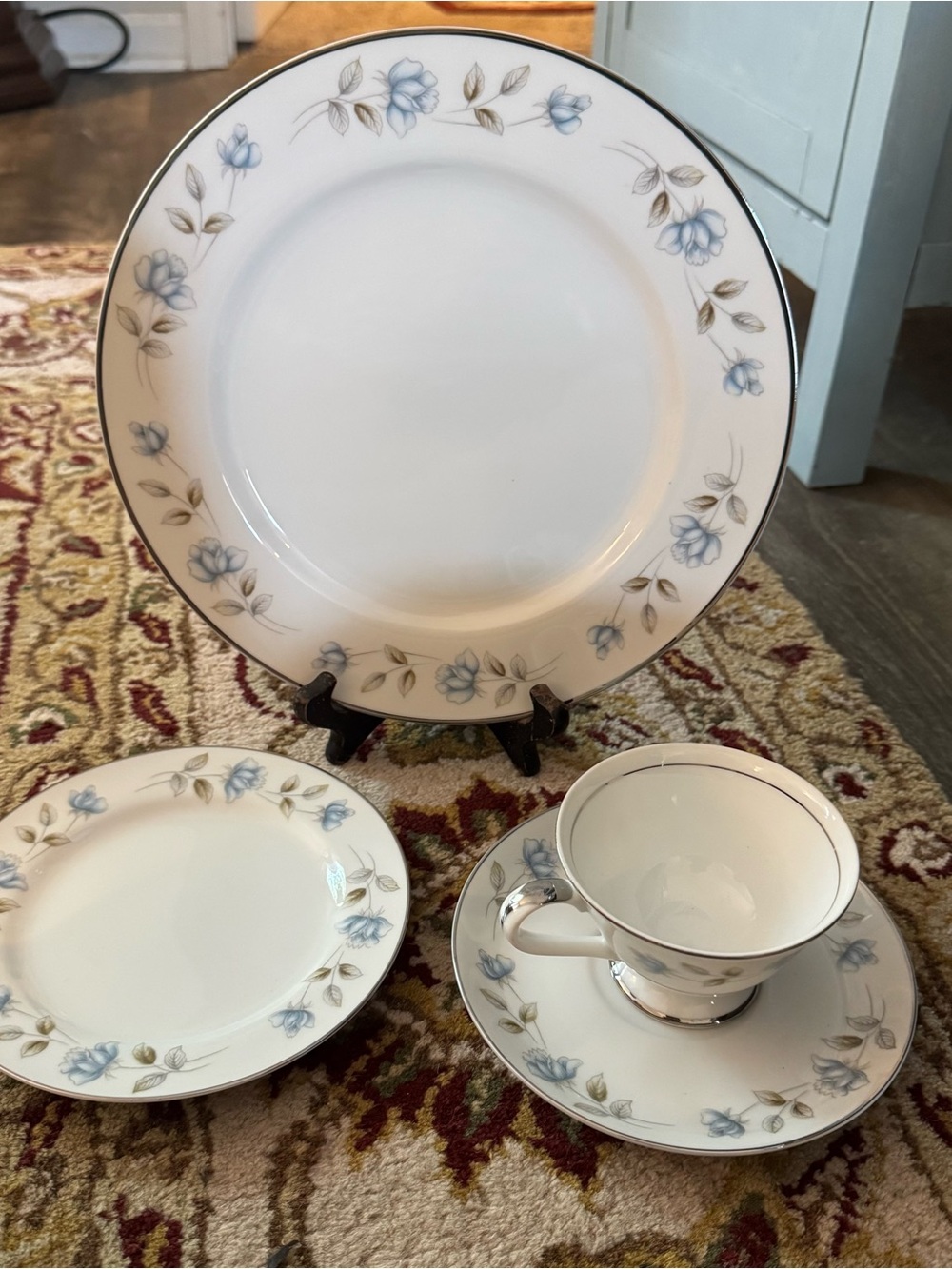 Classic Floral Bone China Dinner Plate - White with Blue Flowers- 4 piece set